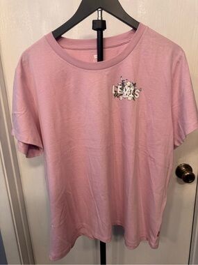 Levi’s NWOT Pink Floral Butterfly Logo T-Shirt 2X